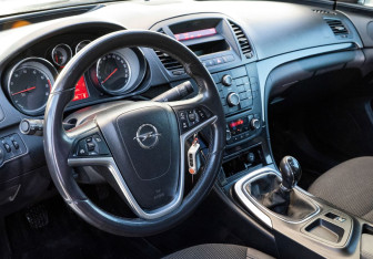 Подержанный автомобиль Opel Insignia Sedan 2011 года (9 фото)