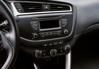 Подержанный автомобиль Kia Ceed Hatchback 2015 года (14 фото)