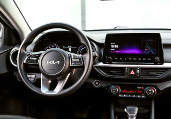 Подержанный автомобиль Kia K3 Sedan 2021 года (20 фото)