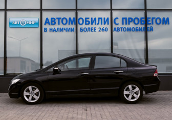 Подержанный автомобиль Honda Civic Sedan 2007 года (2 фото)