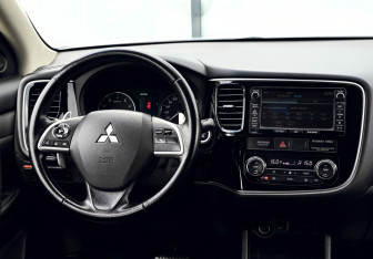 Подержанный автомобиль Mitsubishi Outlander 2014 года (19 фото)