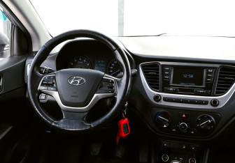 Подержанный автомобиль Hyundai Solaris Sedan 2017 года (21 фото)