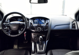 Подержанный автомобиль Ford Focus Hatchback 2013 года (19 фото)