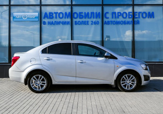 Подержанный автомобиль Chevrolet Aveo Sedan 2012 года (6 фото)