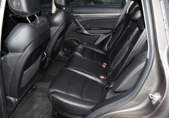 Подержанный автомобиль Geely Atlas Pro 2022 года (17 фото)