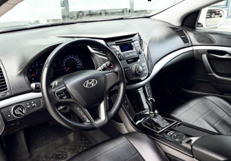 Подержанный автомобиль Hyundai i40 Sedan 2016 года (16 фото)
