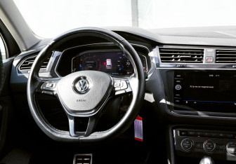 Подержанный автомобиль Volkswagen Tiguan 2019 года (19 фото)