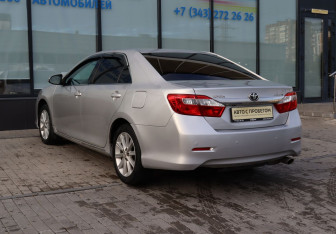 Подержанный автомобиль Toyota Camry Sedan 2012 года (3 фото)