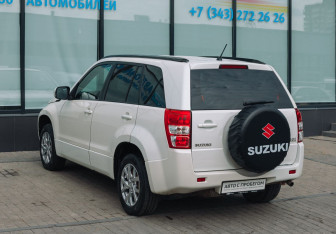 Подержанный автомобиль Suzuki Grand Vitara 2011 года (3 фото)