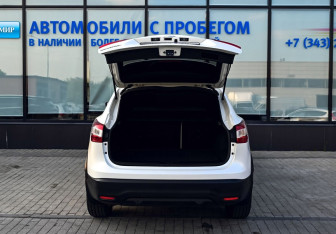 Подержанный автомобиль Nissan Qashqai 2016 года (21 фото)