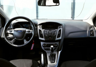 Подержанный автомобиль Ford Focus Hatchback 2013 года (18 фото)