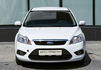 Подержанный автомобиль Ford Focus Hatchback 2011 года (8 фото)