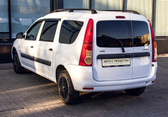 Подержанный автомобиль LADA (ВАЗ) Largus Wagon 2018 года (3 фото)