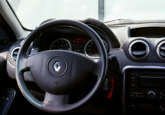 Подержанный автомобиль Renault Duster 2012 года (17 фото)