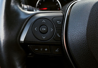 Подержанный автомобиль Toyota RAV4 2020 года (13 фото)