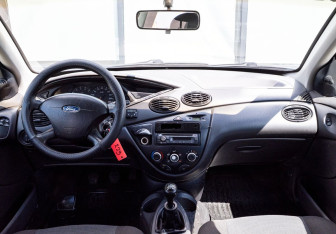 Подержанный автомобиль Ford Focus Wagon 2004 года (17 фото)