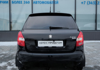 Подержанный автомобиль Skoda Fabia Hatchback 2010 года (4 фото)