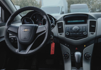 Подержанный автомобиль Chevrolet Cruze Sedan 2012 года (10 фото)