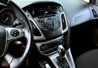 Подержанный автомобиль Ford Focus Hatchback 2013 года (9 фото)