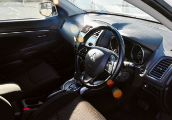 Подержанный автомобиль Mitsubishi RVR Suv 2013 года (14 фото)