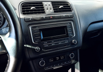 Подержанный автомобиль Volkswagen Polo Sedan 2016 года (11 фото)