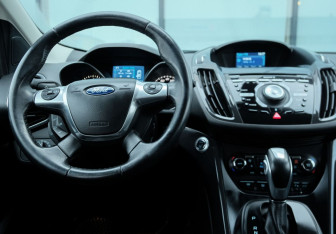 Подержанный автомобиль Ford Kuga 2014 года (10 фото)