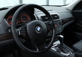 Подержанный автомобиль BMW X3 2007 года (9 фото)