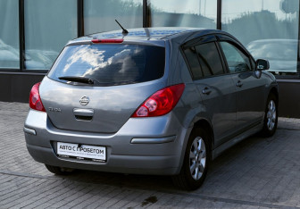 Подержанный автомобиль Nissan Tiida Hatchback 2012 года (5 фото)