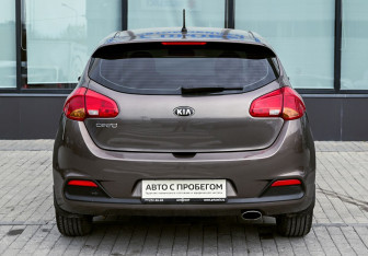Подержанный автомобиль Kia Ceed Hatchback 2015 года (4 фото)