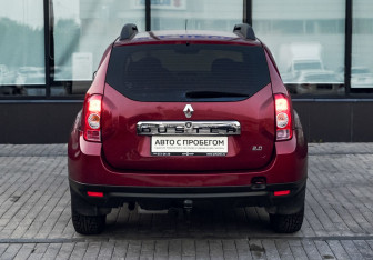 Подержанный автомобиль Renault Duster 2013 года (4 фото)