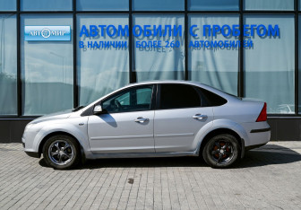 Подержанный автомобиль Ford Focus Sedan 2008 года (2 фото)
