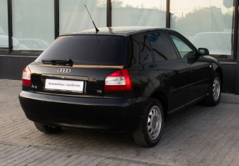 Подержанный автомобиль Audi A3 Hatchback 2002 года (5 фото)