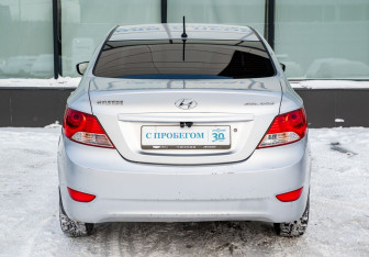 Подержанный автомобиль Hyundai Solaris Sedan 2011 года (4 фото)