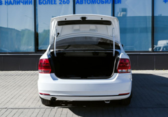 Подержанный автомобиль Volkswagen Polo Sedan 2018 года (18 фото)