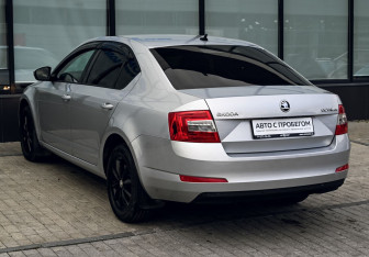 Подержанный автомобиль Skoda Octavia Liftback 2017 года (3 фото)