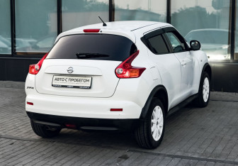 Подержанный автомобиль Nissan Juke 2012 года (5 фото)