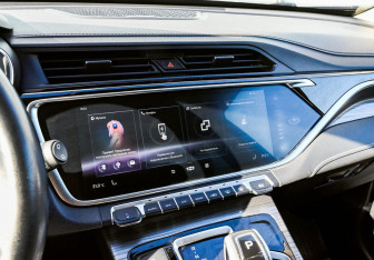 Подержанный автомобиль Geely Atlas Pro 2023 года (10 фото)