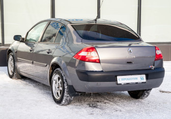 Подержанный автомобиль Renault Megane Sedan 2005 года (3 фото)