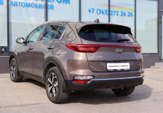 Подержанный автомобиль Kia Sportage 2021 года (3 фото)