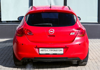 Подержанный автомобиль Opel Astra Hatchback 2012 года (4 фото)