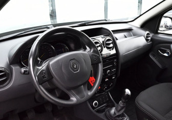 Подержанный автомобиль Renault Duster 2017 года (15 фото)