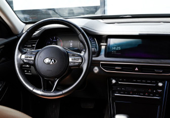 Подержанный автомобиль Kia K7 2020 года (21 фото)