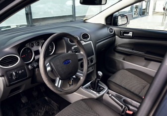 Подержанный автомобиль Ford Focus Hatchback 2011 года (14 фото)