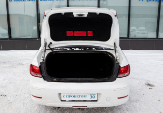 Подержанный автомобиль Peugeot 408 2014 года (19 фото)