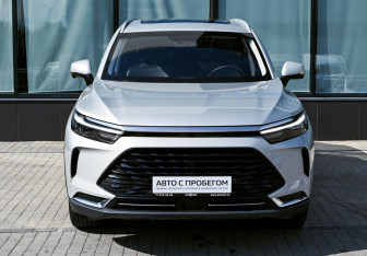 Подержанный автомобиль BAIC X7 2023 года (8 фото)