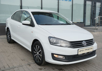 Подержанный автомобиль Volkswagen Polo Sedan 2016 года (7 фото)