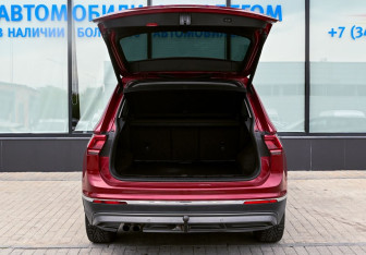 Подержанный автомобиль Volkswagen Tiguan 2018 года (21 фото)