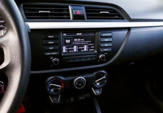 Подержанный автомобиль Kia Rio Sedan 2019 года (10 фото)