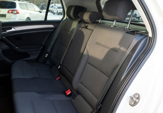 Подержанный автомобиль Volkswagen Golf Hatchback 2015 года (19 фото)