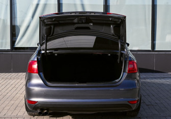 Подержанный автомобиль Volkswagen Jetta Sedan 2013 года (18 фото)